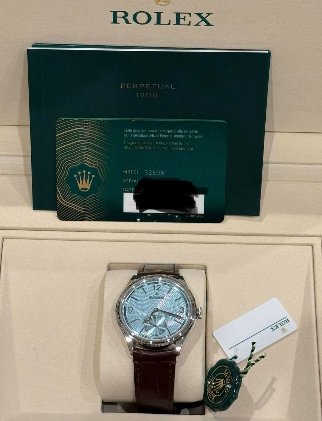 May be an image of wrist watch and text that says 'ROLEX 12 ROLEY 0 xToΞ'
