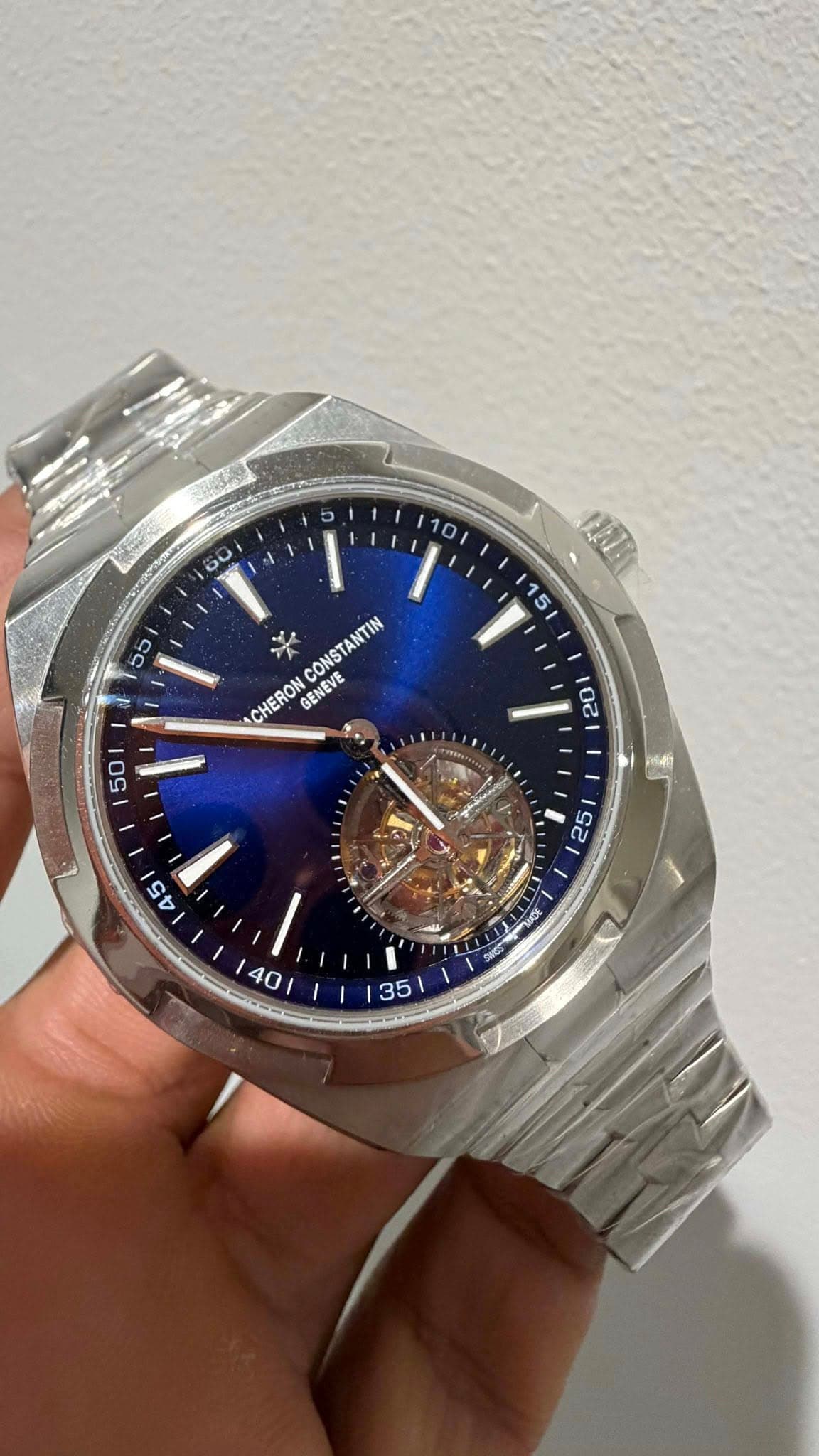 May be an image of digital watch and text that says '50 55 1T 15 5 CONSTANTIN CHERON GENEVE 50 I 20 3 45 C 25 40 บด 35'