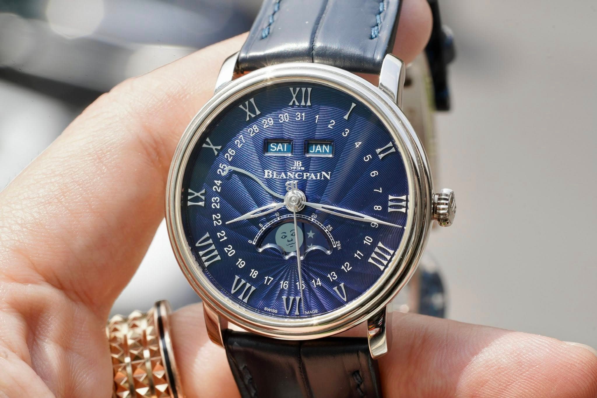 May be an image of wrist watch and text that says 'XI XII X 我国感選有手配! II 26 SAT JAN 25 BEANCPAIN CPAIN BEA 6 IX 24 23 ટ wΛ 6 ជេ 20 0 VII 17 16 SWss ٢ 8 6 10 IIII L MADE'