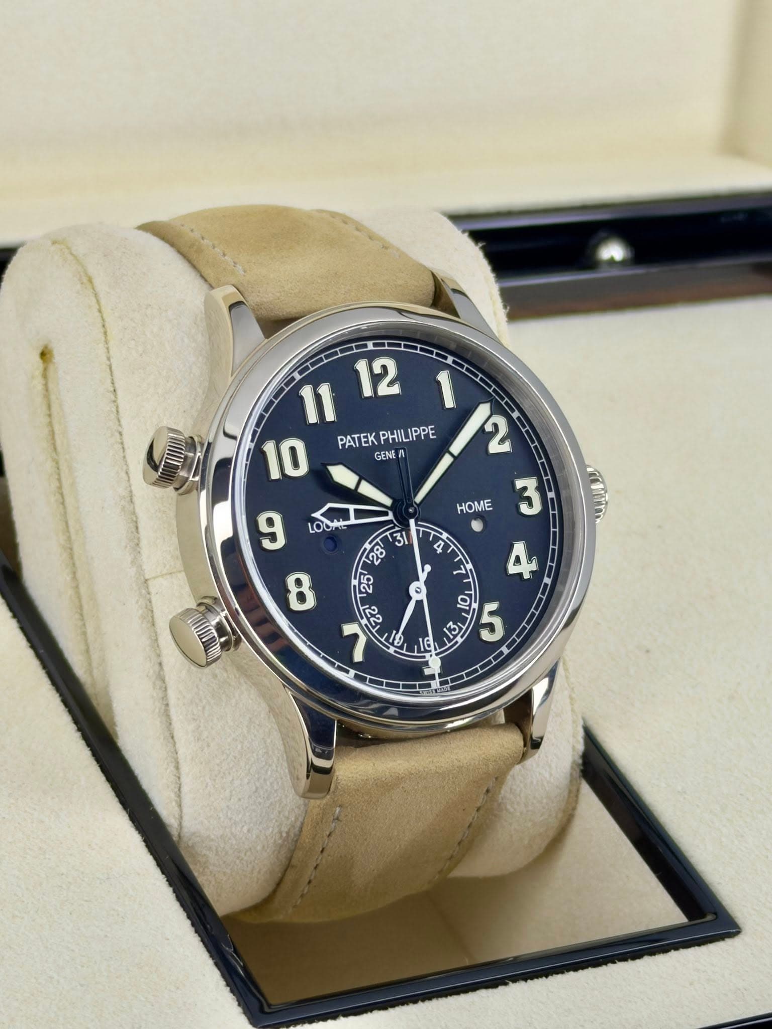 May be an image of wrist watch and text that says 'MIIN PATEKPHILIPPE PATEKPHILIPP PHILIPPE PATEK GENE 2 3 9 LODAL LO 8 HOME 4 rim ك 22 4 4 U 0 ဟ Ci 고 6'