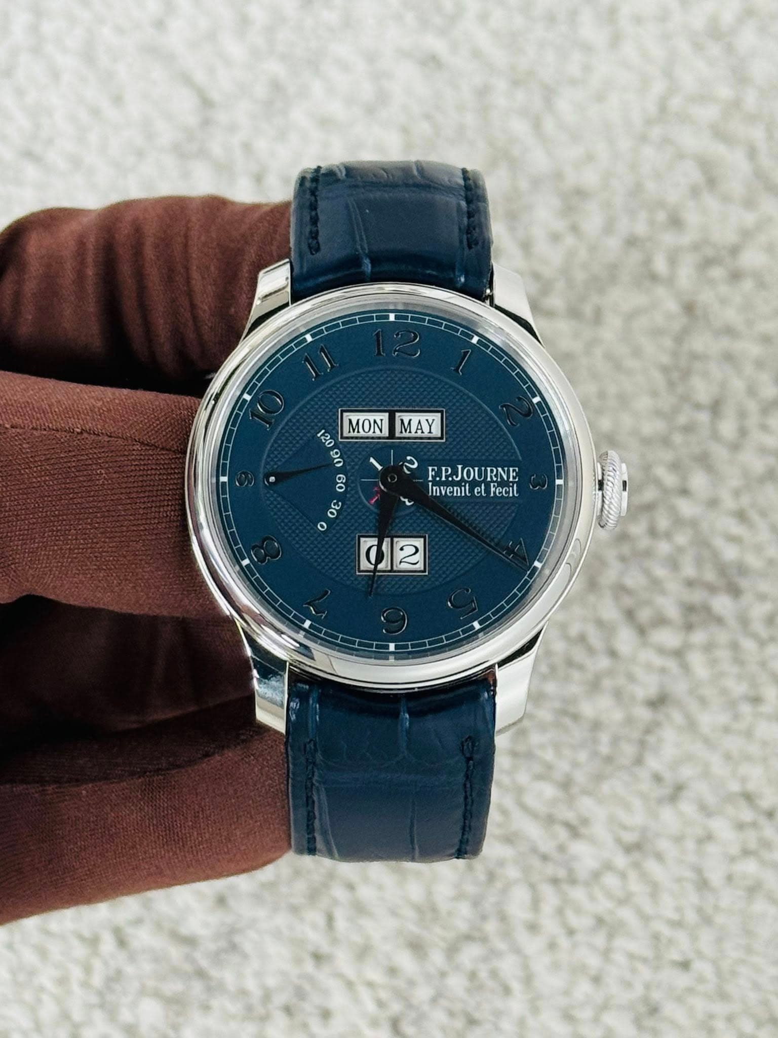 May be an image of wrist watch and text that says '120 MONMAY MON MAY 00 80 03 O F.P.JOUR RNE Invenit InvenitetFecit el 02 2'