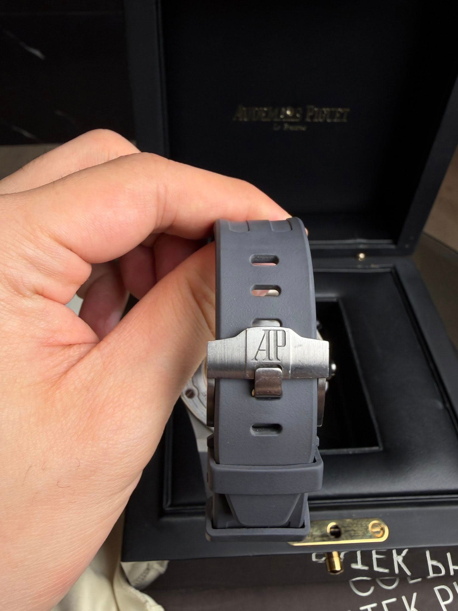 May be an image of digital watch and text that says 'AP 69 TEK bt C FV D'
