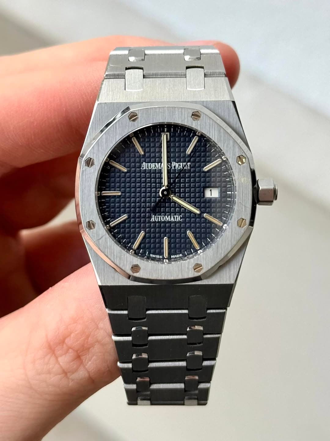 May be an image of wrist watch and text that says 'AUDEMASPIGUET AUDEMA PIGUET 1 1 ACTOMATC C f SWISS MADE NSATSNN'