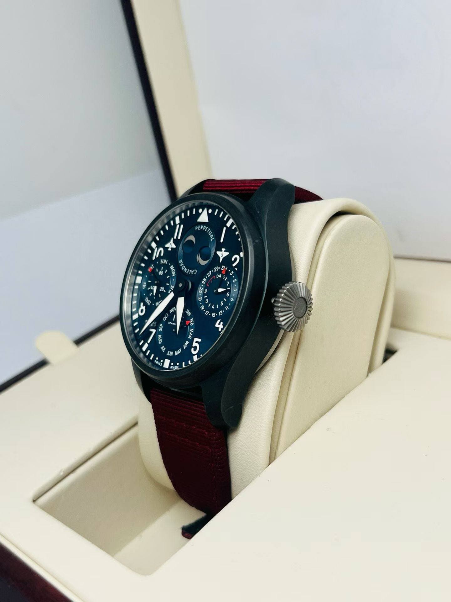 May be an image of digital watch and text that says 'PERFETU ይ 4 4 な ረህ A'