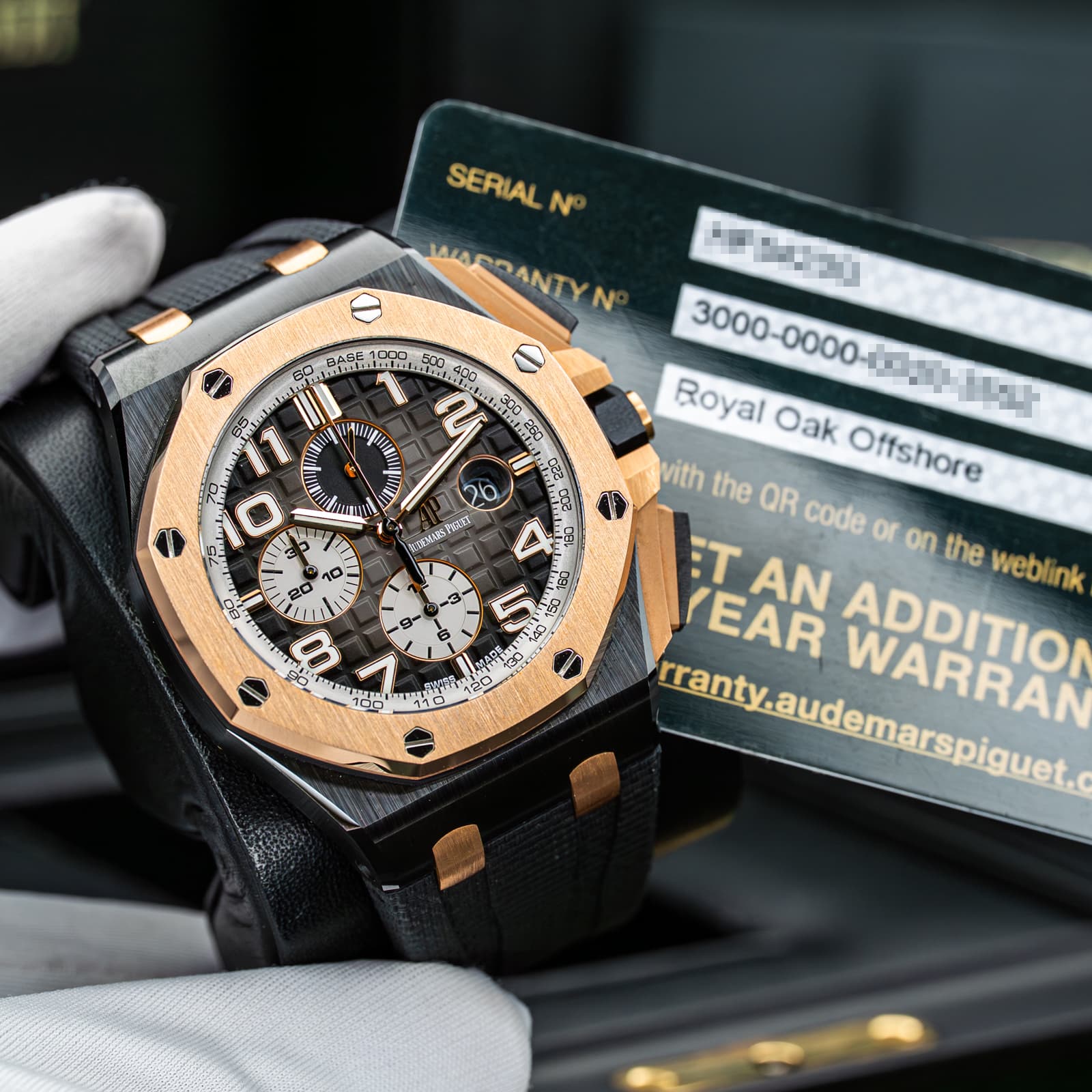 May be an image of wrist watch and text that says 'SERIAL SERIALN N WARDANTYN N JA00 GASE 10a0 e 400 7 、 無品 SE - Royal EEuh Oak Offshore vith the QR code or on the TAN ET YEAR AN…