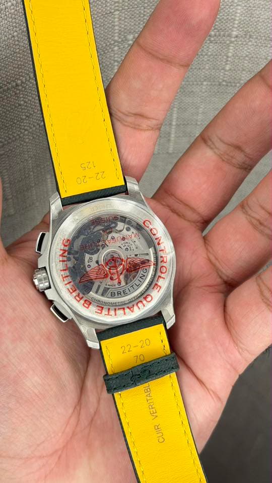 May be an image of digital watch and text that says ' CON בוברומפ 80 ΜΘЛbΜИ 3 CONTROLE ROL / BR שהשרויע MADE e BR 22-20 70 VERITABL CUIR'