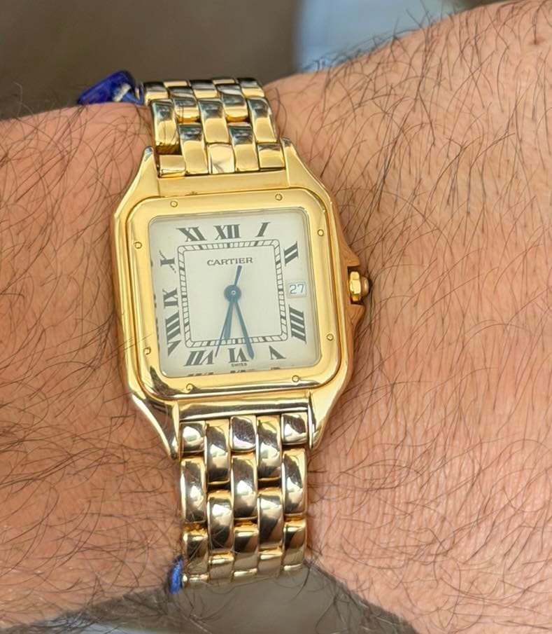 May be an image of digital watch and text that says '٥ 0 O XI Mm n XII XIXIII I CARTIER IX 2 IIII O 0 VIII TA nЛΑЛ И 9'
