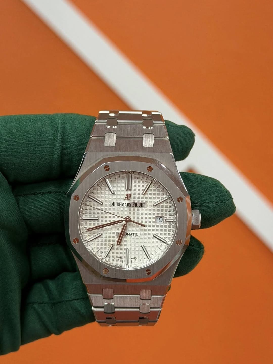 May be an image of wrist watch and text that says 'AUDEMARS PIGUET OMATIC'