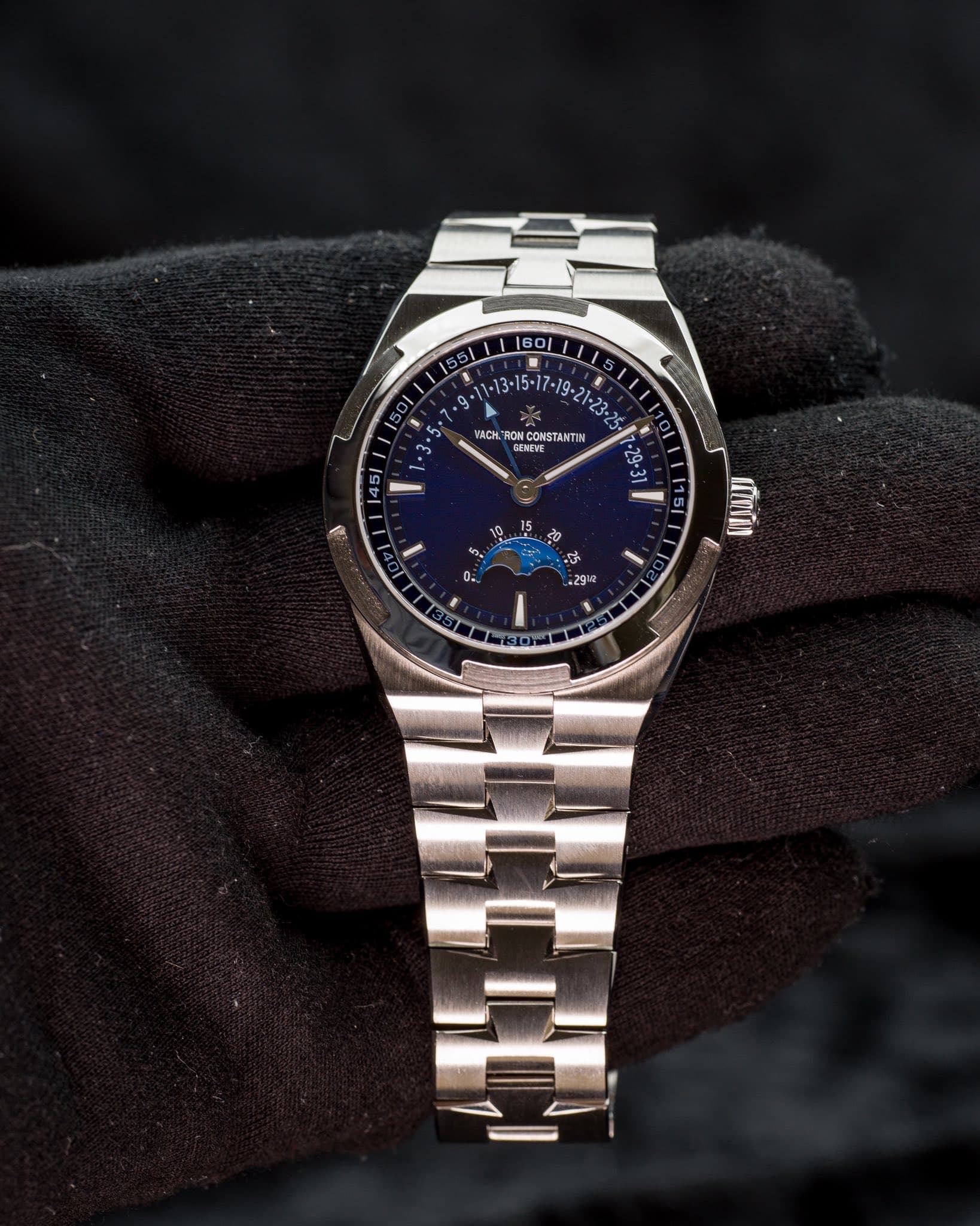 May be an image of wrist watch and text that says '160/ 5: م 23-25 BACK RO RON CONSTANTIN TIN GENEVE GENEVE -29-3 145 ١ 10 3 ០២ Dz do ه :29 ١ 6 เทิฟิว'