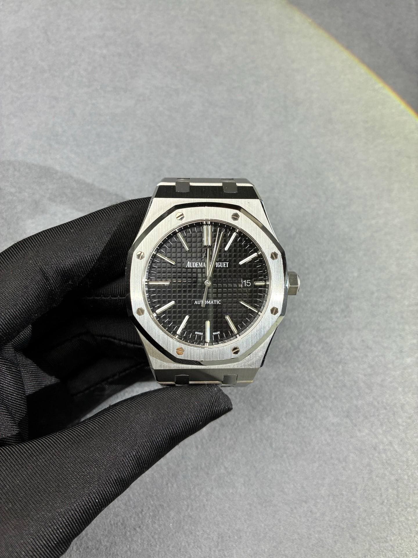 May be an image of wrist watch and text that says '= ۱ II MUDEMA GUET 15 רשת MATIC RARE T I'
