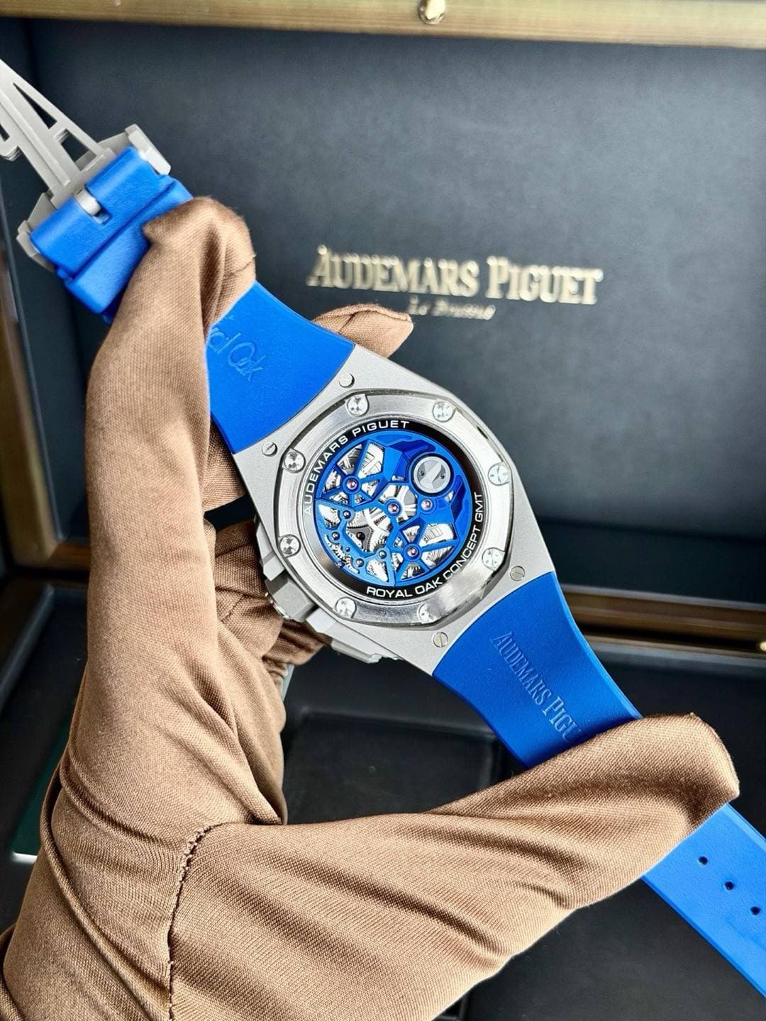 May be an image of wrist watch and text that says 'AUDEMARS Rruone PIGUET lCk PIGUET G JOEMARS MARS 1 한 & T ue 1 LNE CEPT お0 CONG ROYAL RDY OAK O AUDEMARSPIGU RS SPIGI'