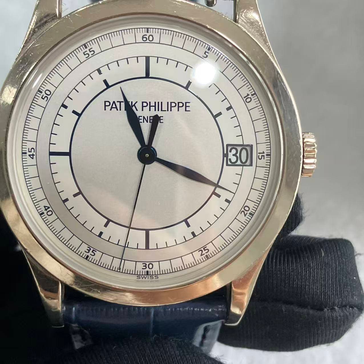 May be an image of wrist watch and text that says ' الل 50 PAT K PHILIPPE ENE I Ον 25 Wαη แอนม 30 SWISS'