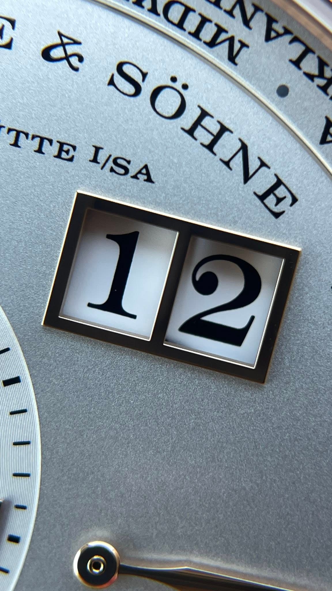 May be an image of wrist watch and text that says 'C ع क LCII υΙ TTΕ I/SA SÖHNE SÔHING 12'