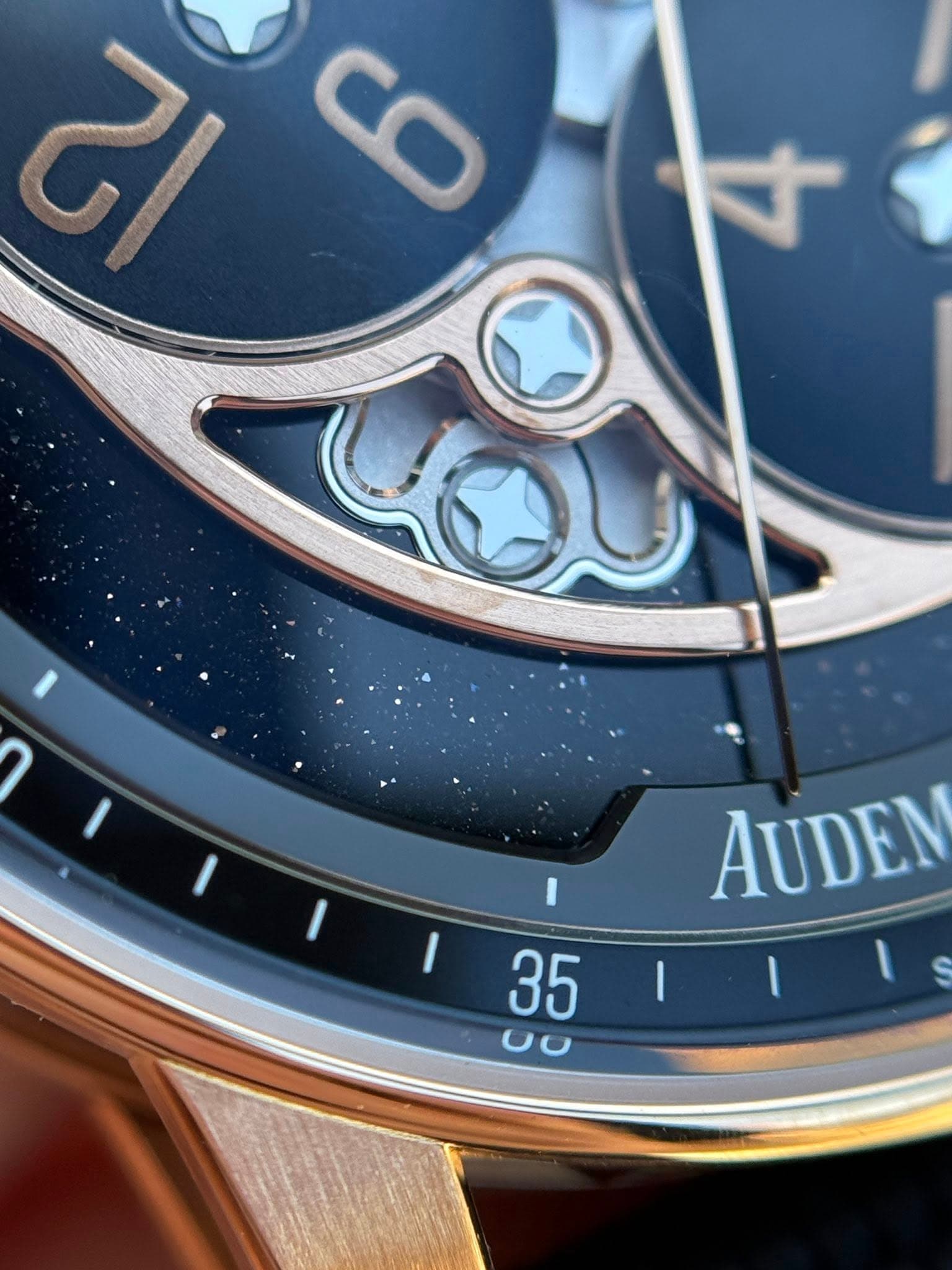 May be an image of wrist watch and text that says 'તो cO प AUDEN I 35 00'