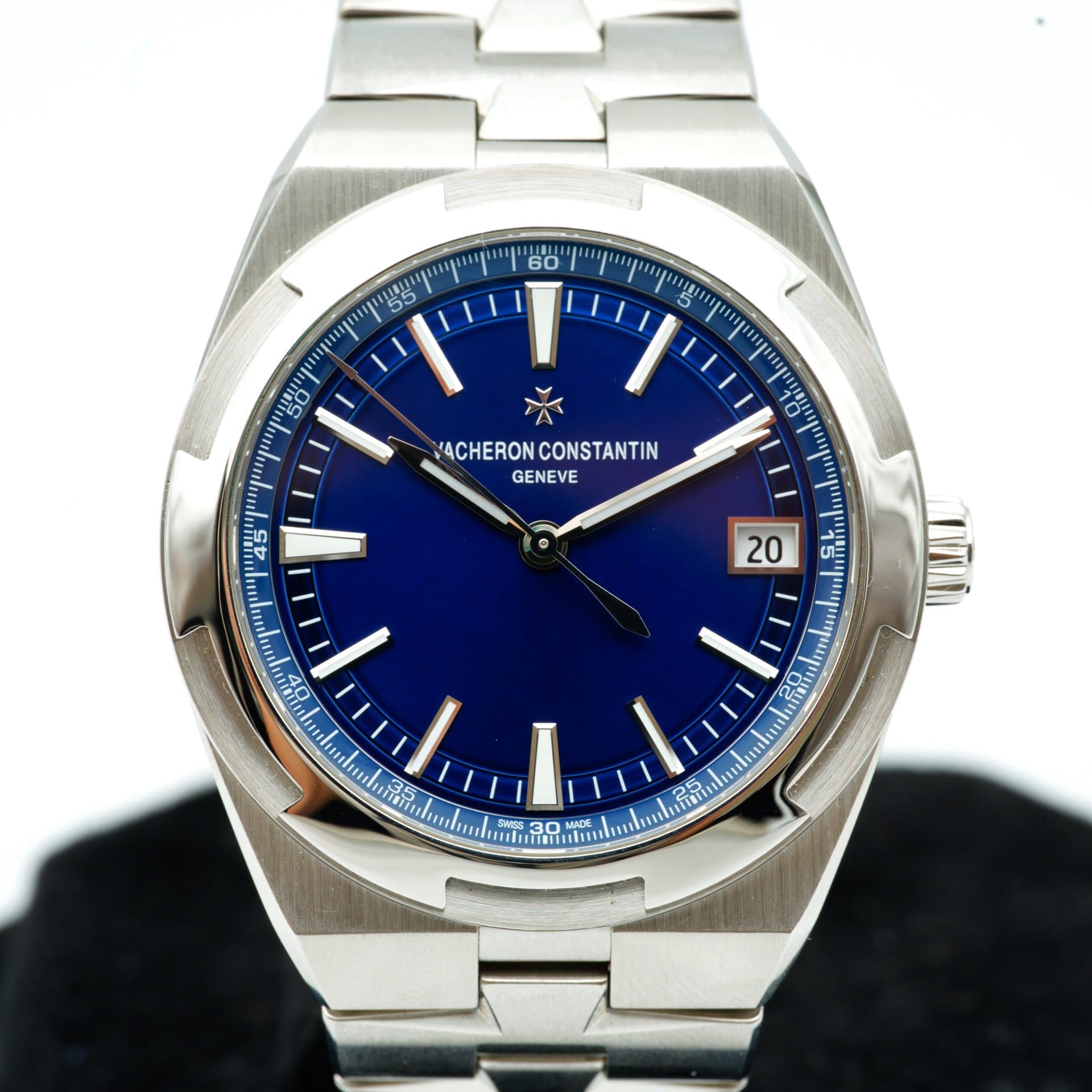 May be an image of wrist watch and text that says 'ا 55 50 ACHERON 4CHERONCONSTANTIN CONSTANTIN GENEVE 18 20 SWES dundu MADE'