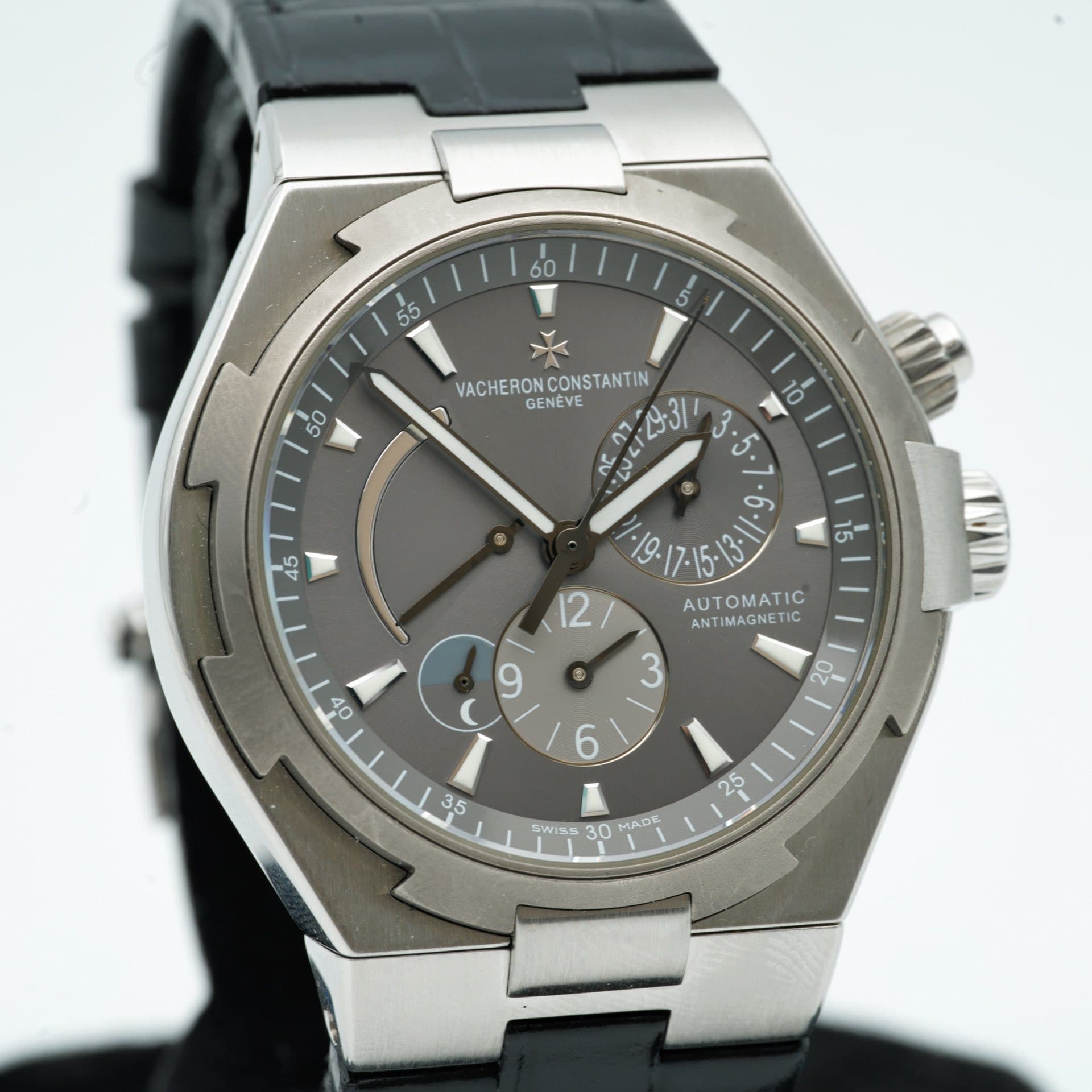 May be an image of wrist watch and text that says '55 50 45 VACHERON VACHERONCONSTANTIN CONSTANTIN GENEVE ピッ131 ۰ب 07-253/ /75起 AUTOMATIC ANTIMAGNETIC 9 15 ον • 3 O 6 35 عى…