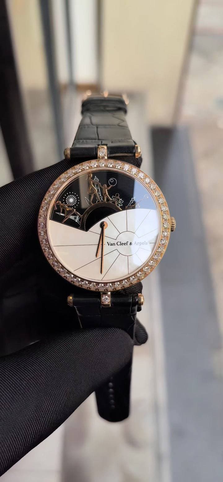 May be an image of wrist watch and text that says 'REX Van Cleef Arpels'
