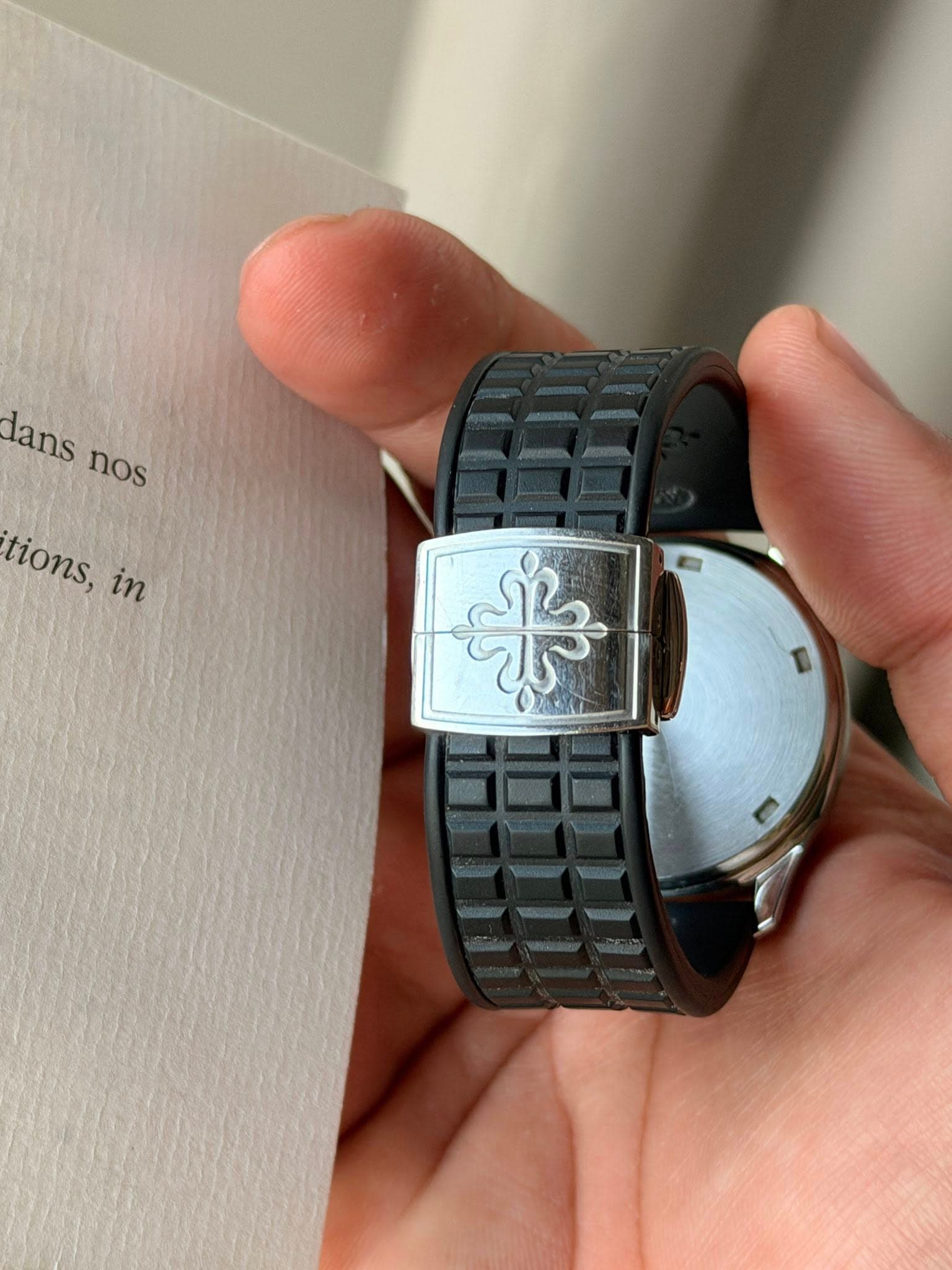 May be an image of digital watch and text that says 'dans nos tions, itions,in in'