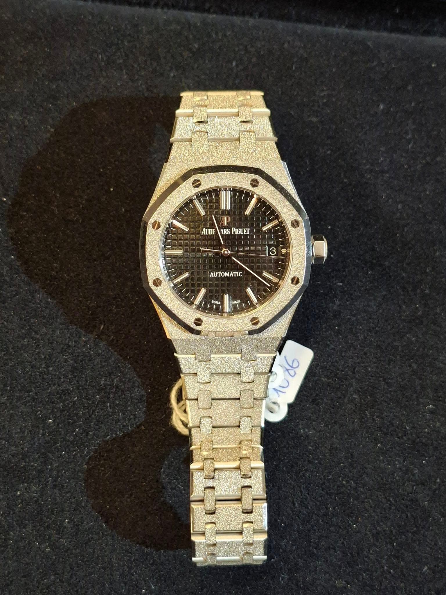 May be an image of wrist watch and text that says '1 ALDE ARS PICUET. O ٥ 3 AUTOMATIC / lde 10 So'