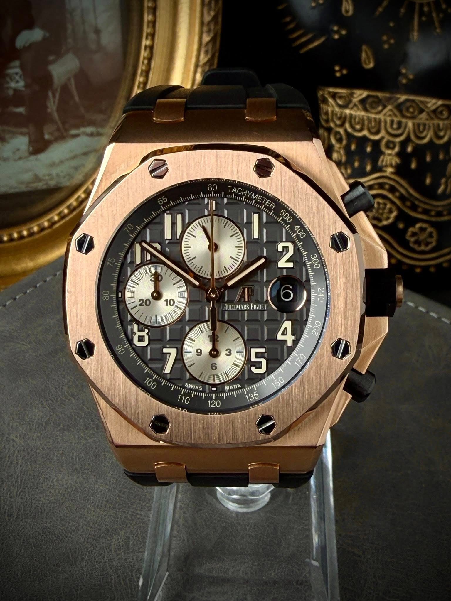May be an image of wrist watch and text that says 'untaas unl 20 10 DEMARSIG EMARS ARS PIGUET Snaleshut 4 OS MADE *ሚጣዋ ሞጠ" ซ SWISS 110'