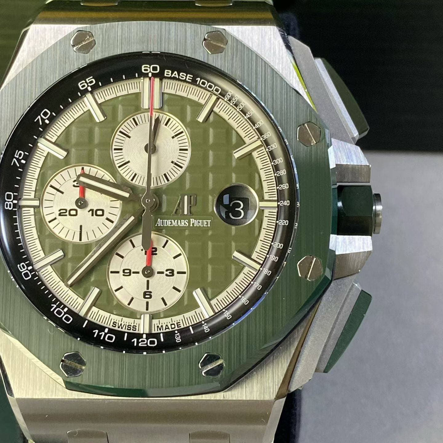 May be an image of wrist watch and text that says '65 60 BASE ุ aen wииyw AUDEMARS PIGUET - E 200 C 3 - 0 8 I 6 700 MADEI!!!!!! 10 110 mhnlswissi ለላ0 120 ಪ್ದే 0'