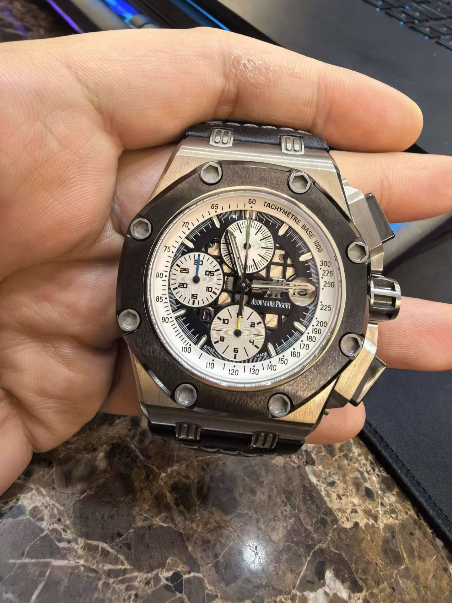 May be an image of wrist watch and text that says 'C0 W 55 ا 5 W AAIUM 60 TACHYMETRE BASE E PD B 20 1S 15 G5 10 ! 00 AUDEWARSPIGUE PIGUET ILDEWAR 10 日 E 110 4 NAN APS 50 60 13่…