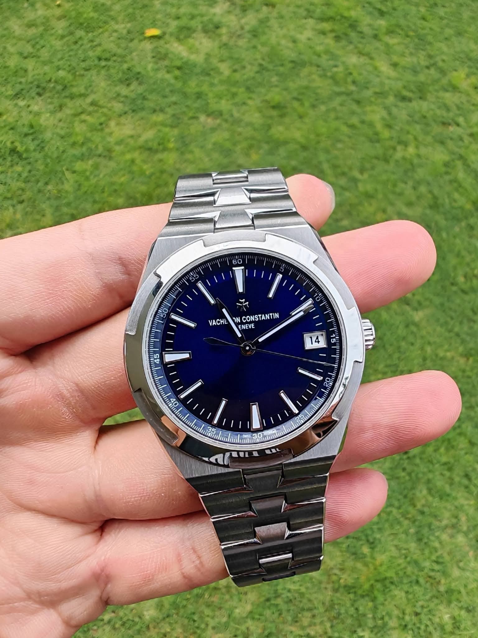 May be an image of digital watch and text that says '60 泰装 VACHE CONSTANTIN CHEVE ENEVE 14 ጠሉ 전말'