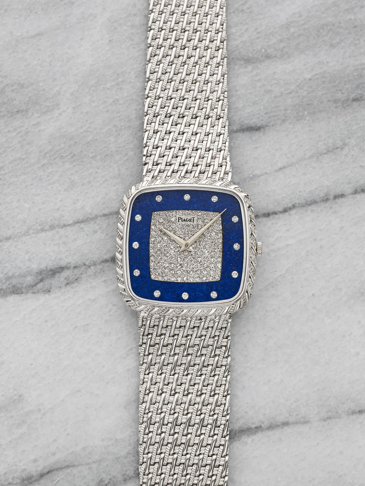 May be an image of wrist watch and text that says '우 ® B 40h @'