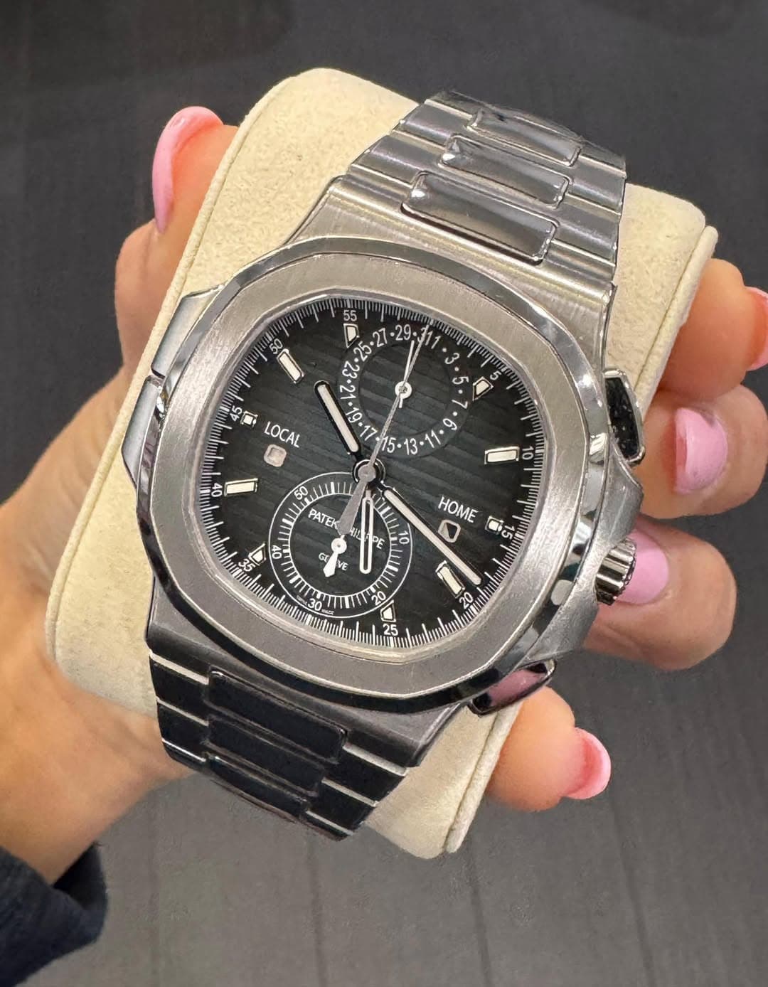 May be an image of wrist watch and text that says ' uy 3 م و A ዓሮ LOCAL I 10 50 LI PATEK HOME 0 10 عر SL ON ब MTY 30 20 ufurhu 0 25'