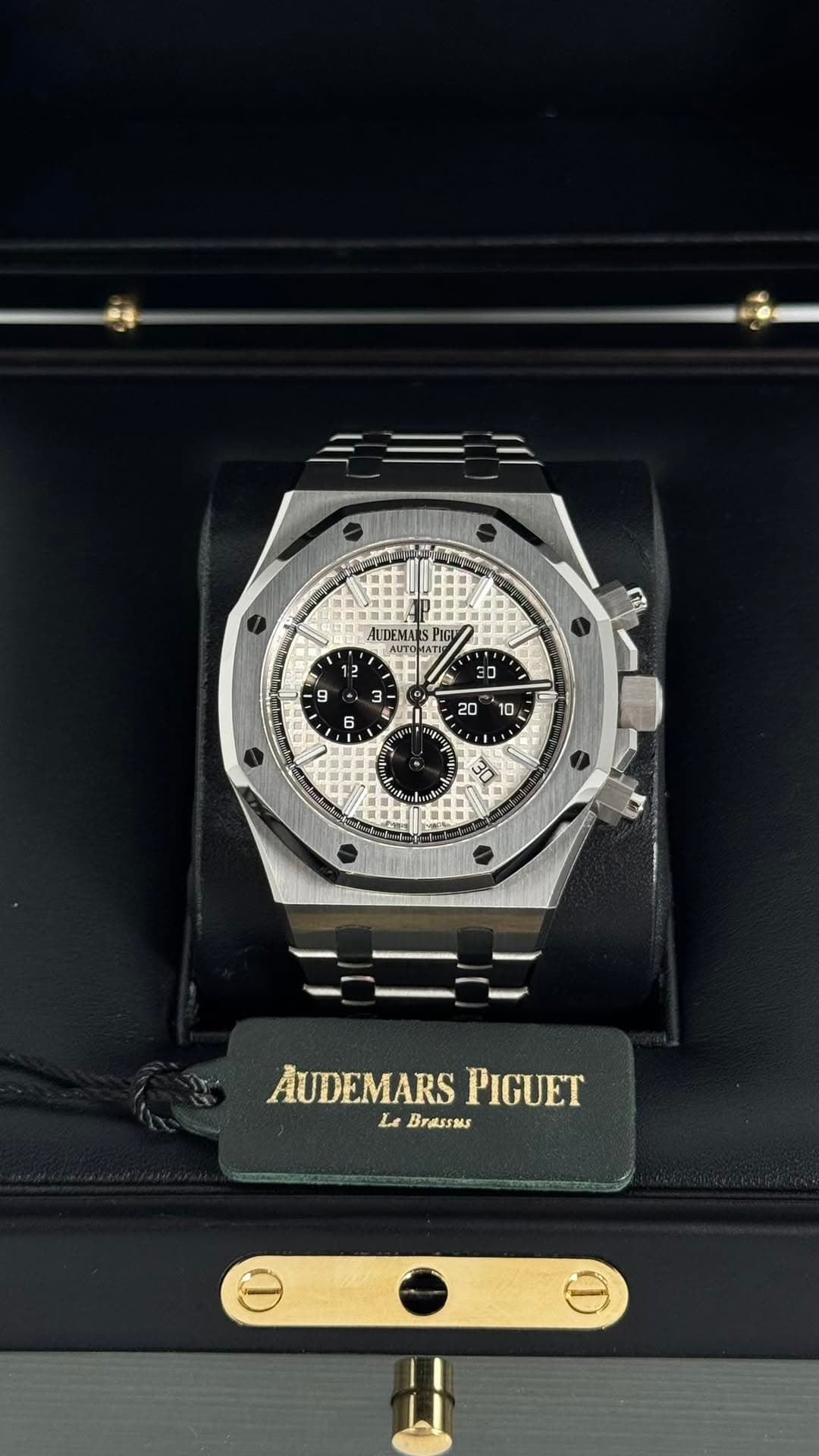 May be an image of wrist watch and text that says 'H 庭 UDEMA PIG 量 1.2 9 ት 30 0 ۰ ن 6 3 책 た L4E 20 10 សថក្ល ty い ニーニーニ AUDEMARS AUDEMARSPIGUET PIGUET Le Brassas'