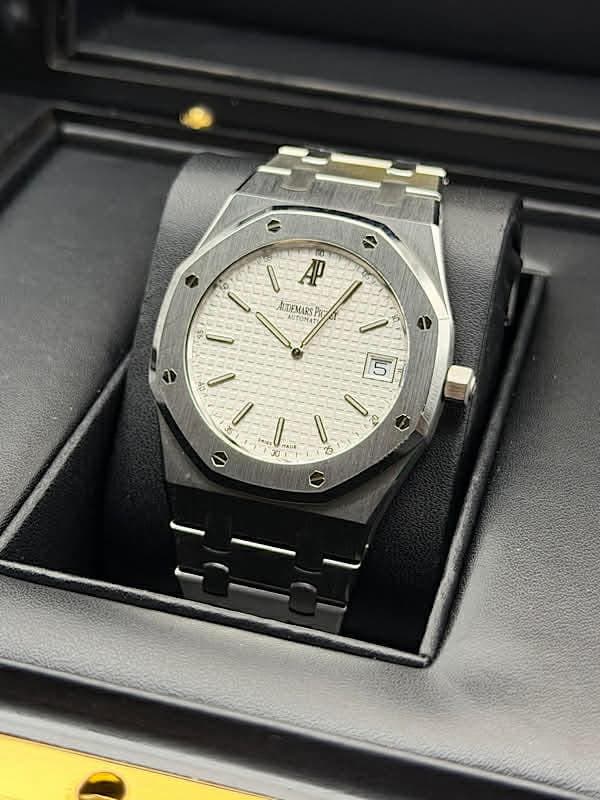 May be an image of wrist watch and text that says '0 0 AP AP NITEMBS AUTUNAT UMAT tú 45 DY 0 文 ትር के अ ١ 5 ဟ ২ট Fnm 0 se'