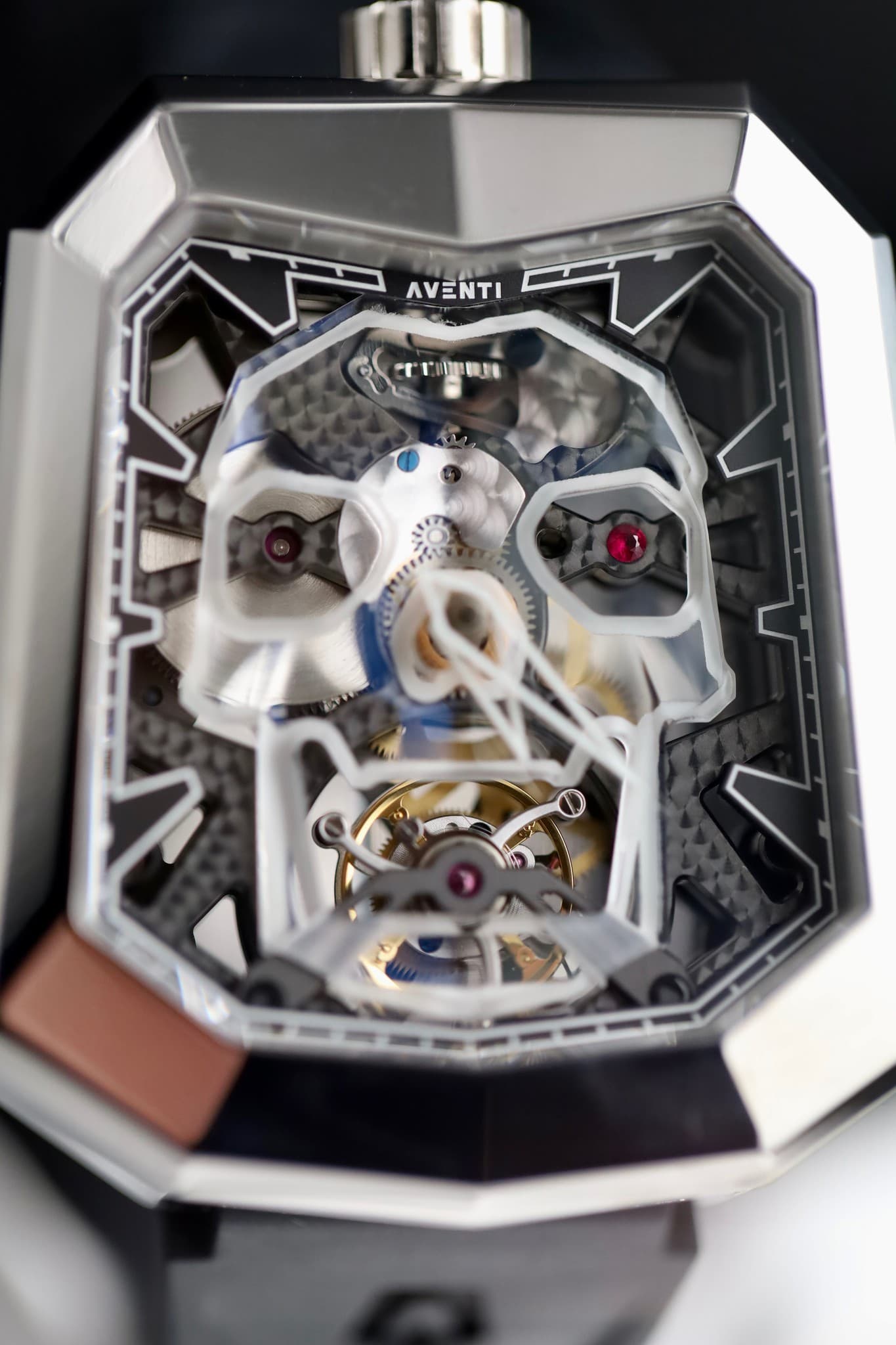 May be an image of wrist watch and text that says 'AVENTI rT ه'