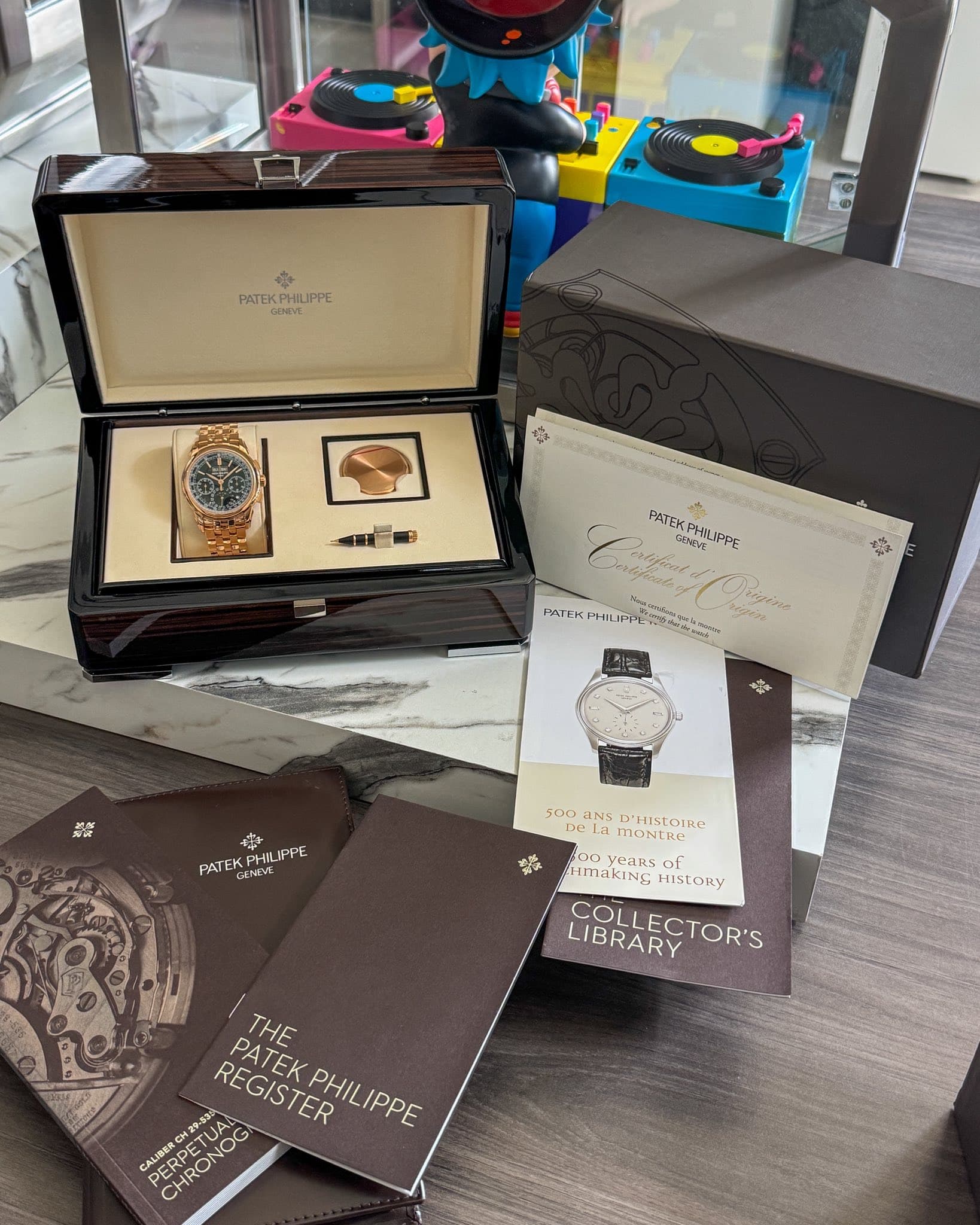 May be an image of wrist watch and text that says '송 PATEKPHILIPPE PATEKPHI PATEKPHILIPPE PATEKPHILPPE PATEK GENEVE IPPE GEEVE Settea PATEKPHILIPPESTAT 専 PATEK PATEKPH ENEVE…