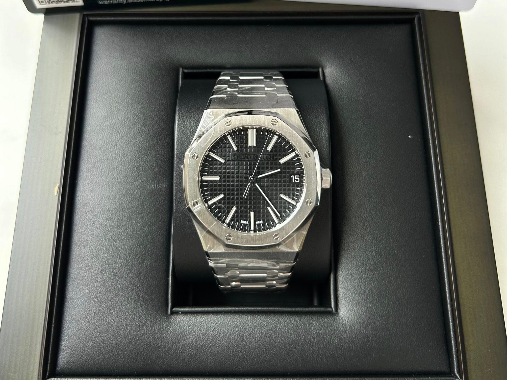 May be an image of wrist watch and text that says '9 2 2 15 C 1 T =1 17'