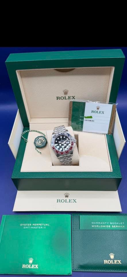 May be an image of wrist watch and text that says 'ROLEX ROLEX 1e Wii ROLEX OYSTER OYSTERPERPETUAL OYSTMATERTUAL PERPETUAL GMT-MASTER:|I WARRANTY BOOKLET WORLDWIDE WARRANTYBOOKLET…