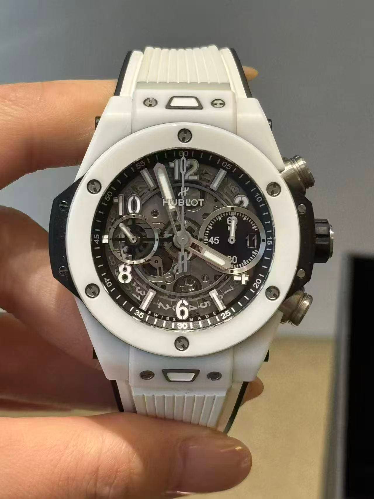 May be an image of wrist watch and text that says '172 무 10 HUB HUBLOT ® 10 45 မ / - k 0 35 S א 1 B ና 30 25'