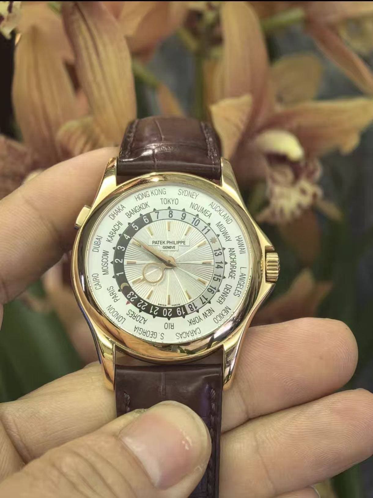 May be an image of wrist watch and text that says 'PATEK PATEKPHILIPP PHILI PPE GENEVE HONG KONG SYDNEY DHAKA BANGKOK HONGKONG TOKYO 9 NOUMEA AUCKLAND 8 5 DUBAI KARACHI MIDWAY…