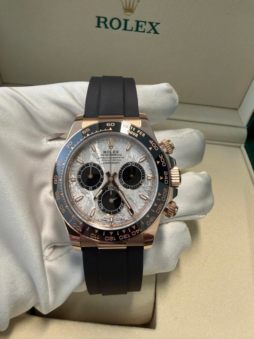 May be an image of wrist watch and text that says 'ROLEX 60 ه 65 70 UN NITS T ER 400 300 RO LEX ERPETUAAL DEFTLIA 5 CRAPal RAPUl 80 音載 "" 10 i 85 30 SC ማ 9 o 2 O'