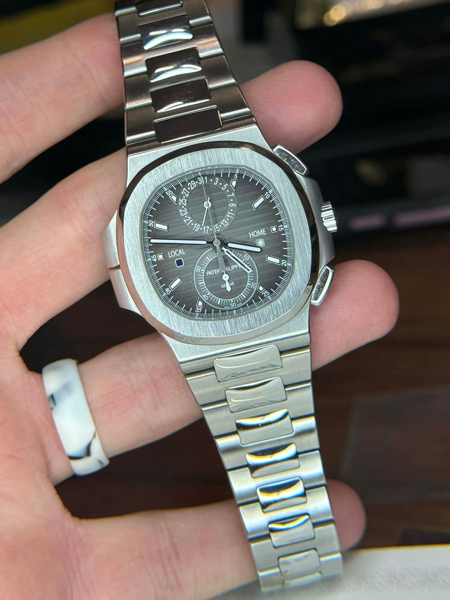 May be an image of wrist watch and text that says 'រុន 1 10 O قي HOME 直子 15 5C LOCAL PATEK CLIPP Oz ح AD 10 DE ፖ ن ى gu اه 1'