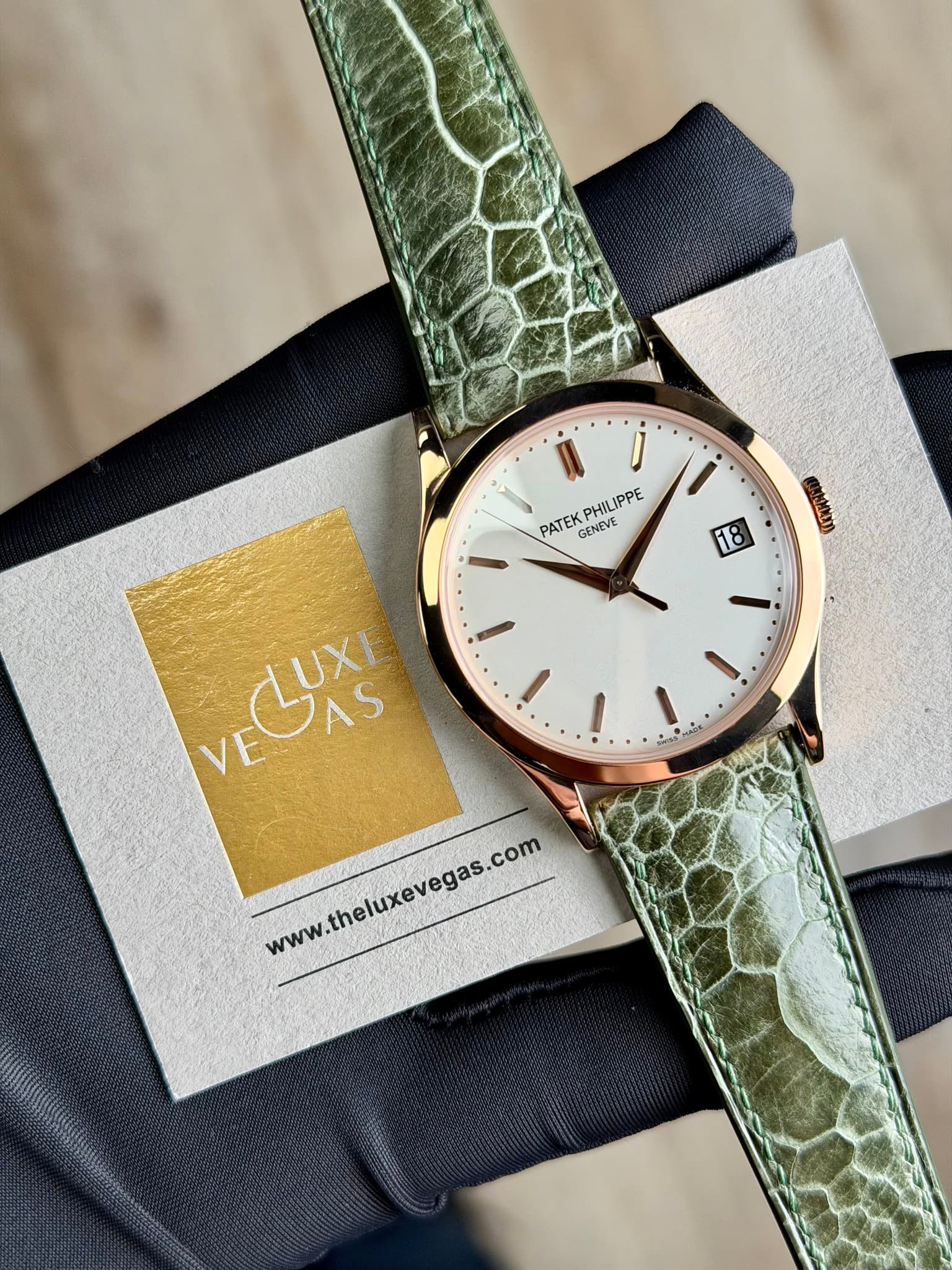 May be an image of wrist watch, leather and text that says 'PHILIPPE PATEK GENEVE ထ ٤ ộ VECLUXI AS VECAS LUXI www, com'