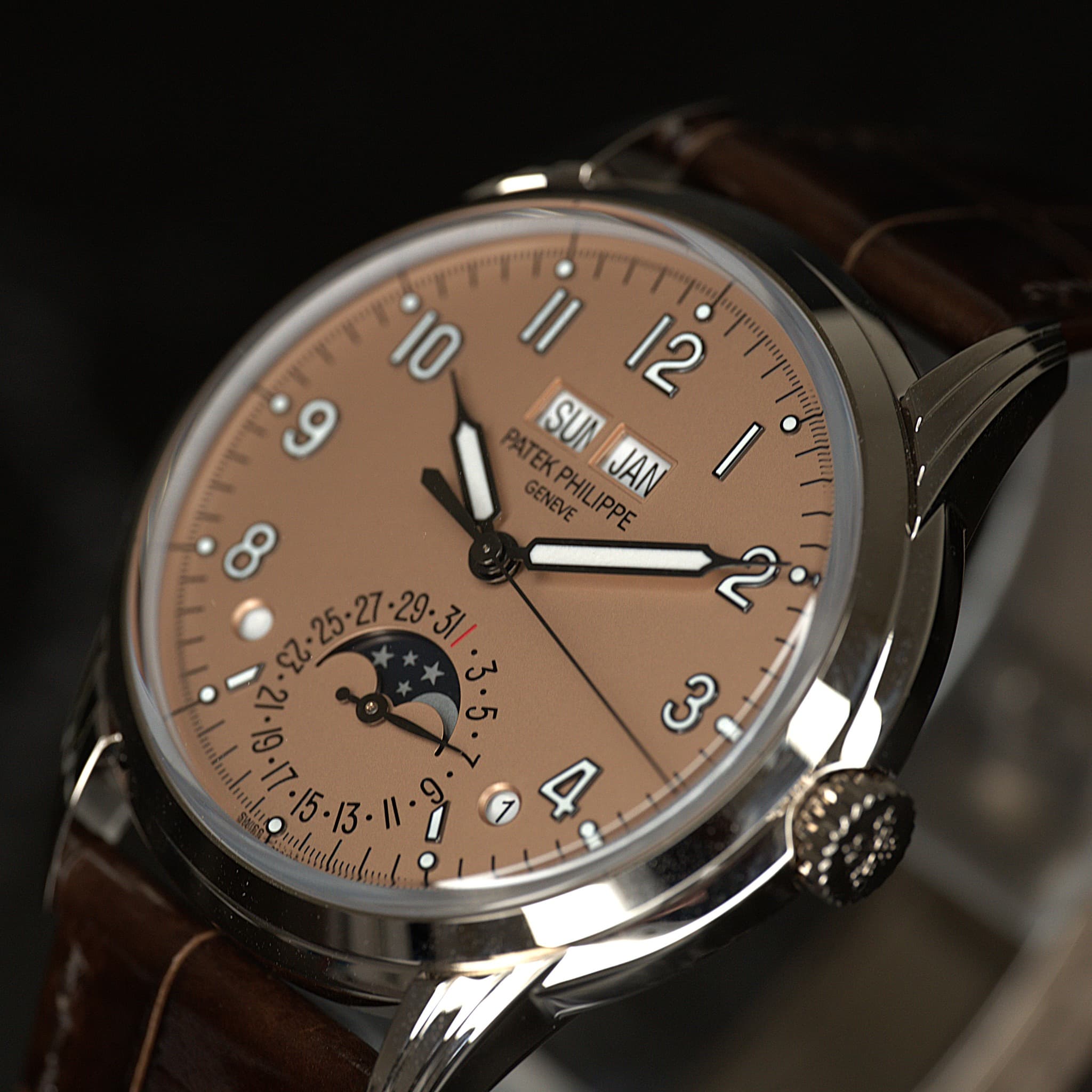 May be an image of wrist watch and text that says '10 Il 12 و SUN GENEVE PATEKPHILIPPE SUNJAN KPHILIPPE KPHILIPPE LIPPE JAN 2 س ם $2-25-27 uleaf...'