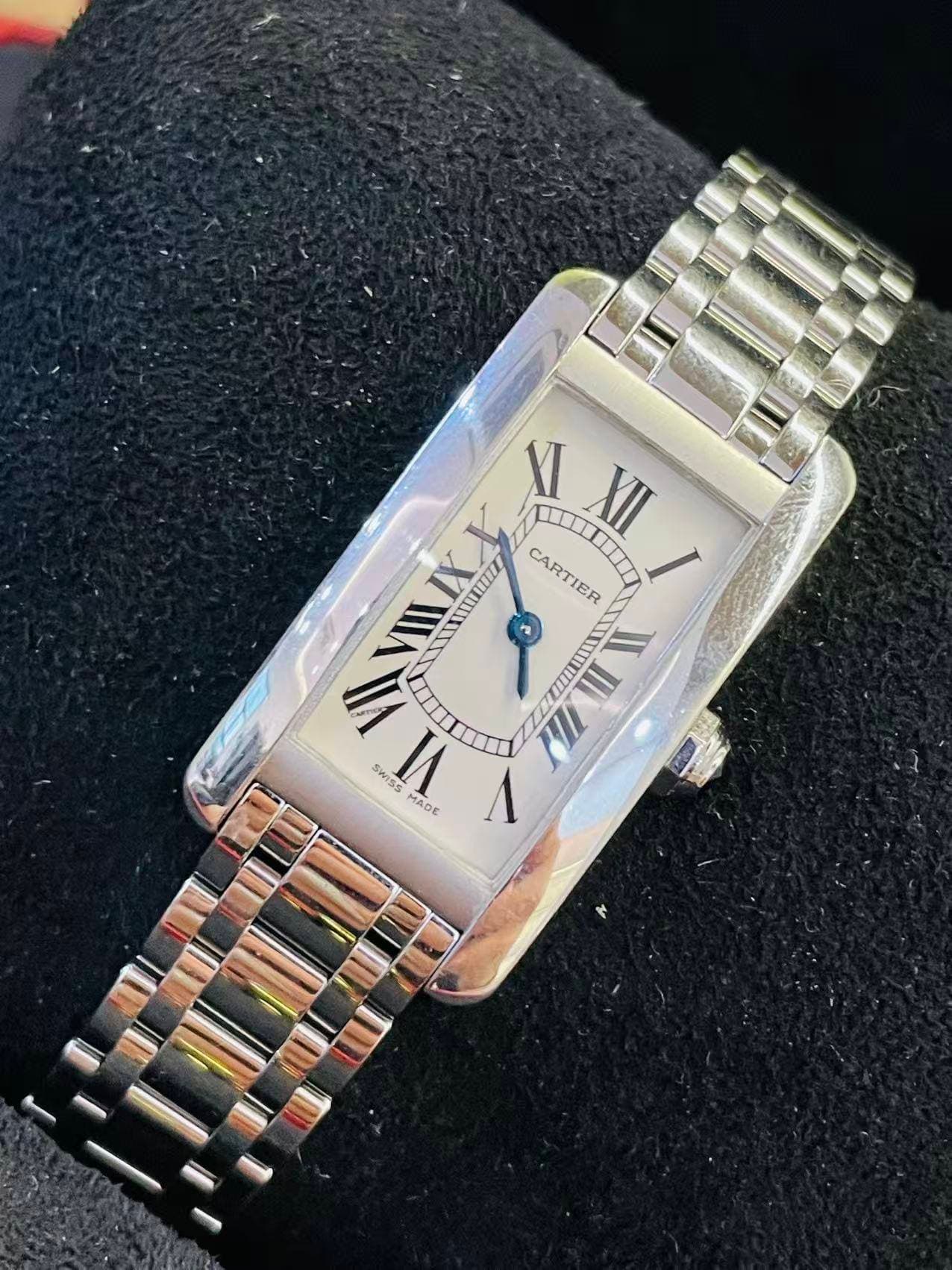 May be an image of wrist watch and text that says 'XI XII NIIX CARTIER VII IX mmm III T SWISS 1 1 S MADE 1'