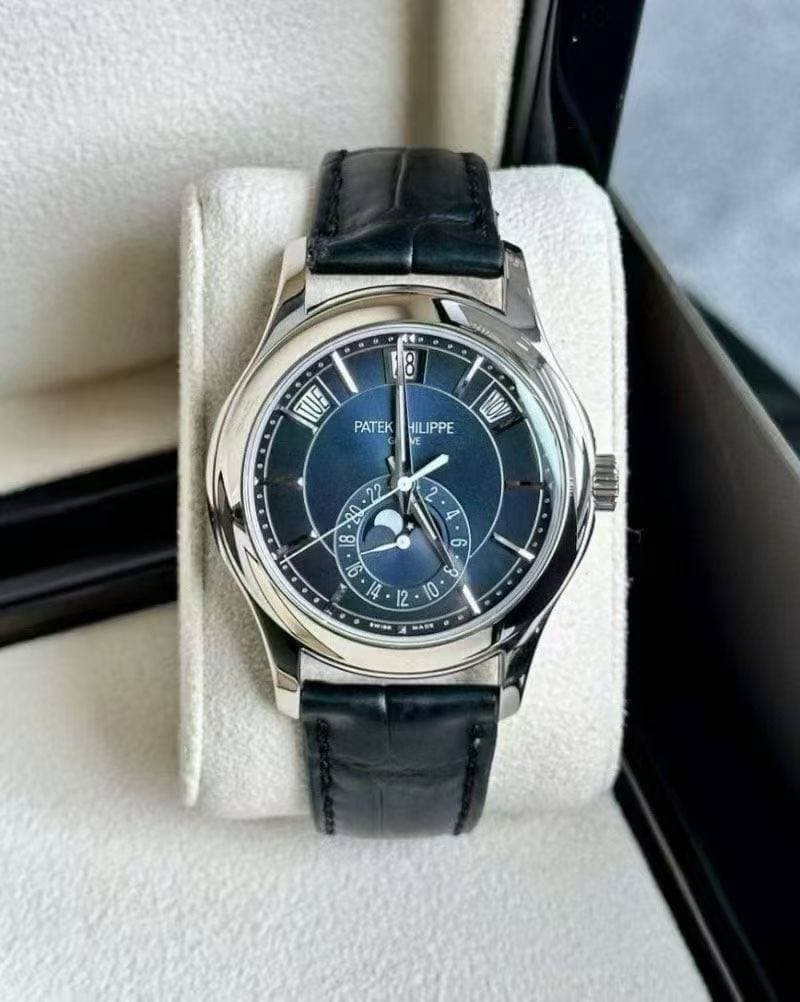 May be an image of wrist watch and text that says 'TE UF PATEK HILIPPE NO . ক & '