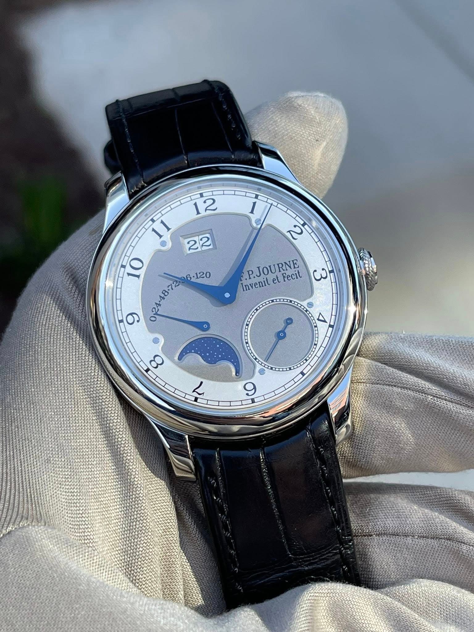May be an image of wrist watch and text that says ' P.JOURNE InvenitelFecit et et Fecit c Invenit 17 ထ < 9'
