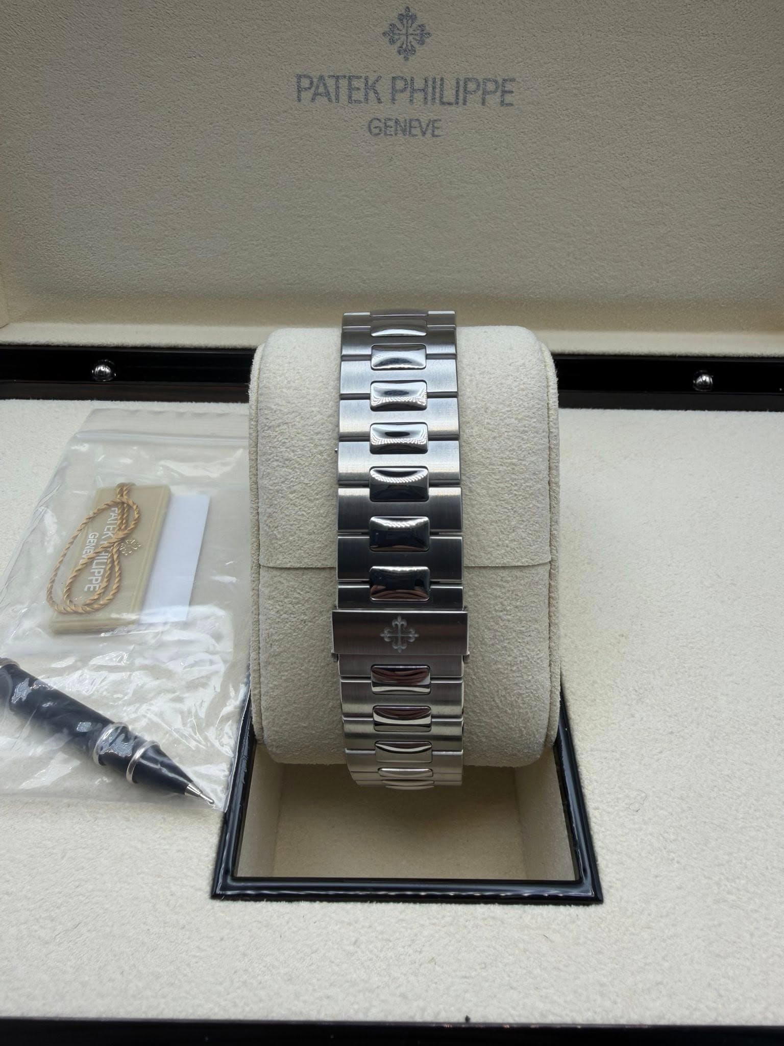 May be an image of wrist watch and text that says 'PATEKPHILIPPE GENEVE'
