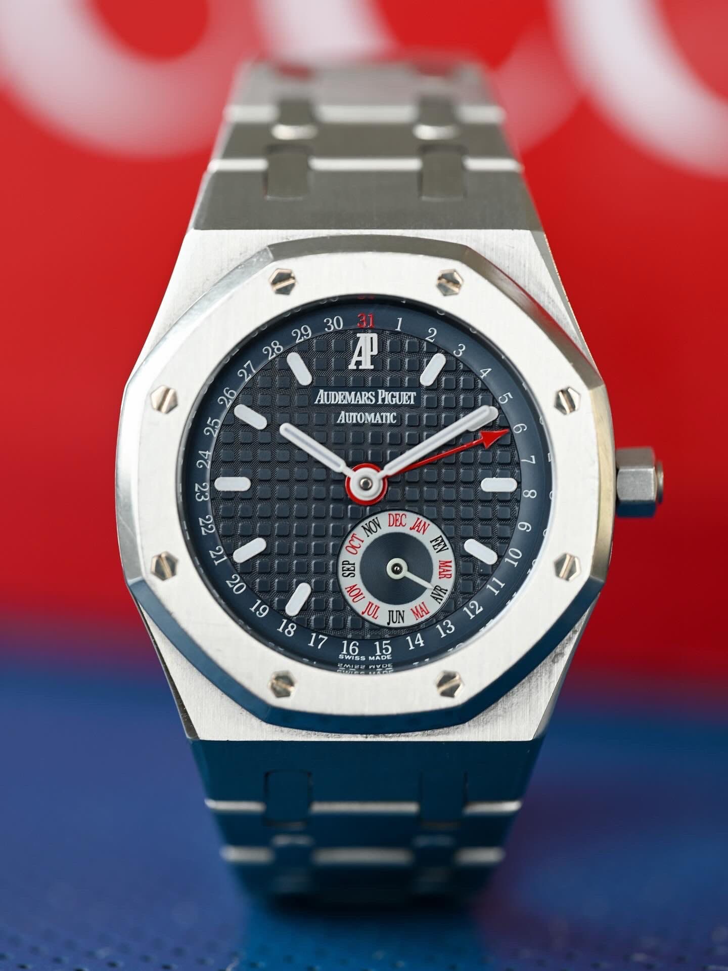 May be an image of wrist watch and text that says ' A 27 26 AUDEMARS AUDEMARSPIGUET PIGUET 25 AυTOMATΙC 24 ε 22 DEC JAN 21 FEY 20 MAR SR I 19 M 4AAHTEE 8 6 or OCT SEP M0I Л'