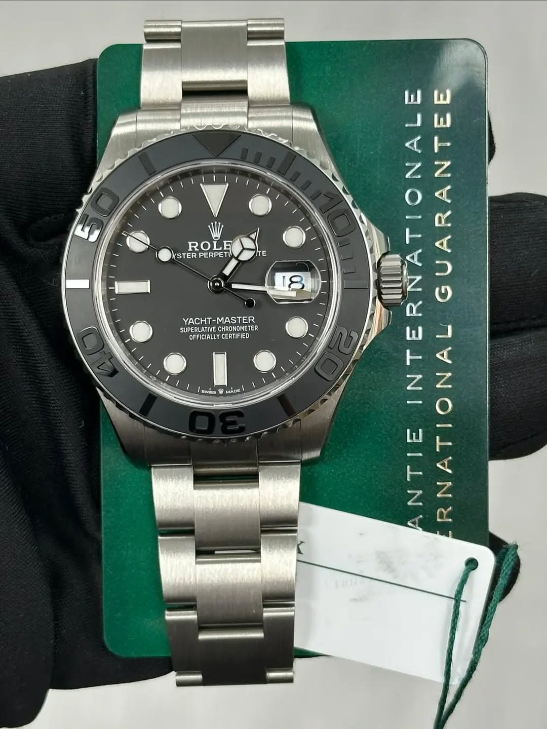 May be an image of wrist watch and text that says '5 ROLE STER PERPETO E (เสา 18 YACHT YACHT-MASTER MASTER SUPERLATIVE CHRONOMETER FFICIALLY CERTIFIED / seo AwS MADE Ablwи…