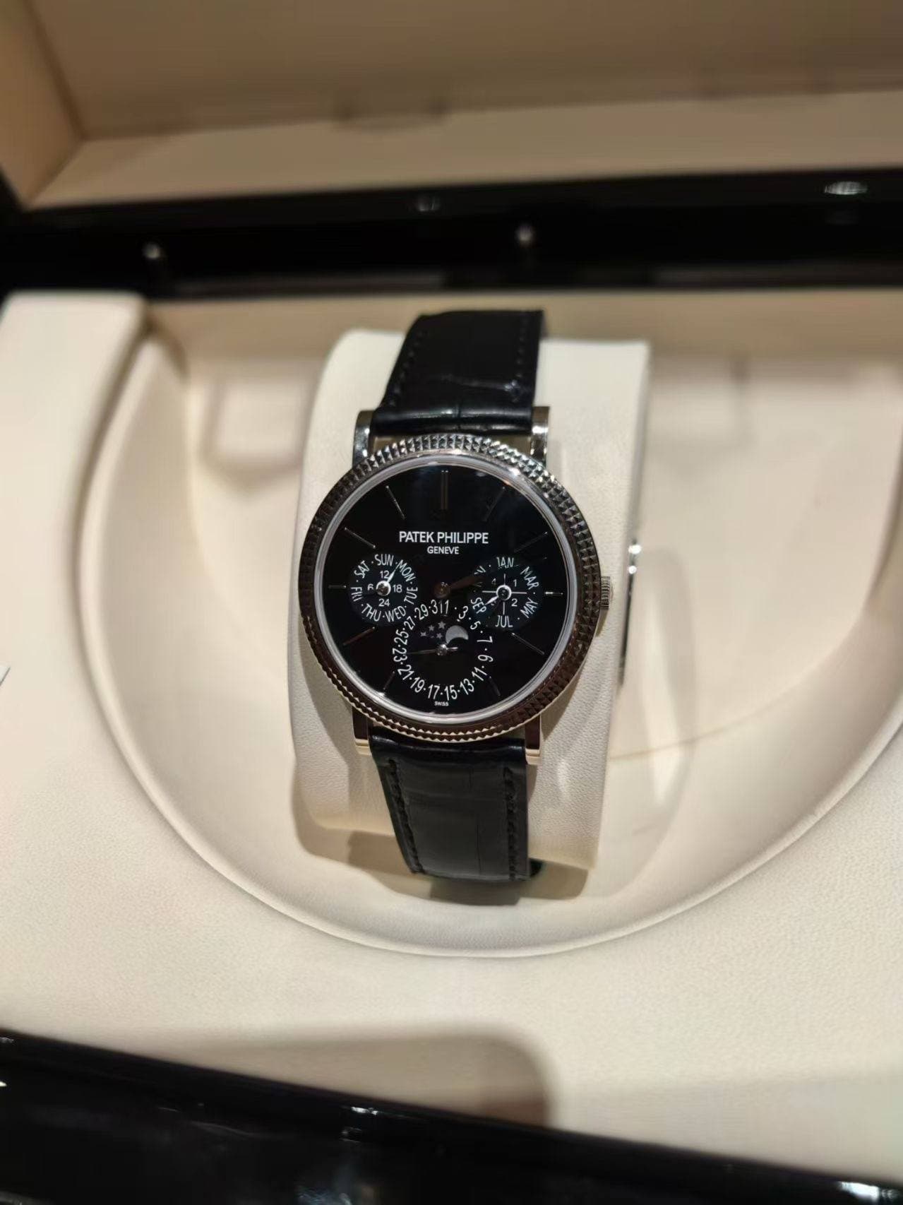 May be an image of wrist watch and text that says 'PATEKP EKPHILIPPE PATEKPHILIPPE LIPPE GENEVE 14 A'
