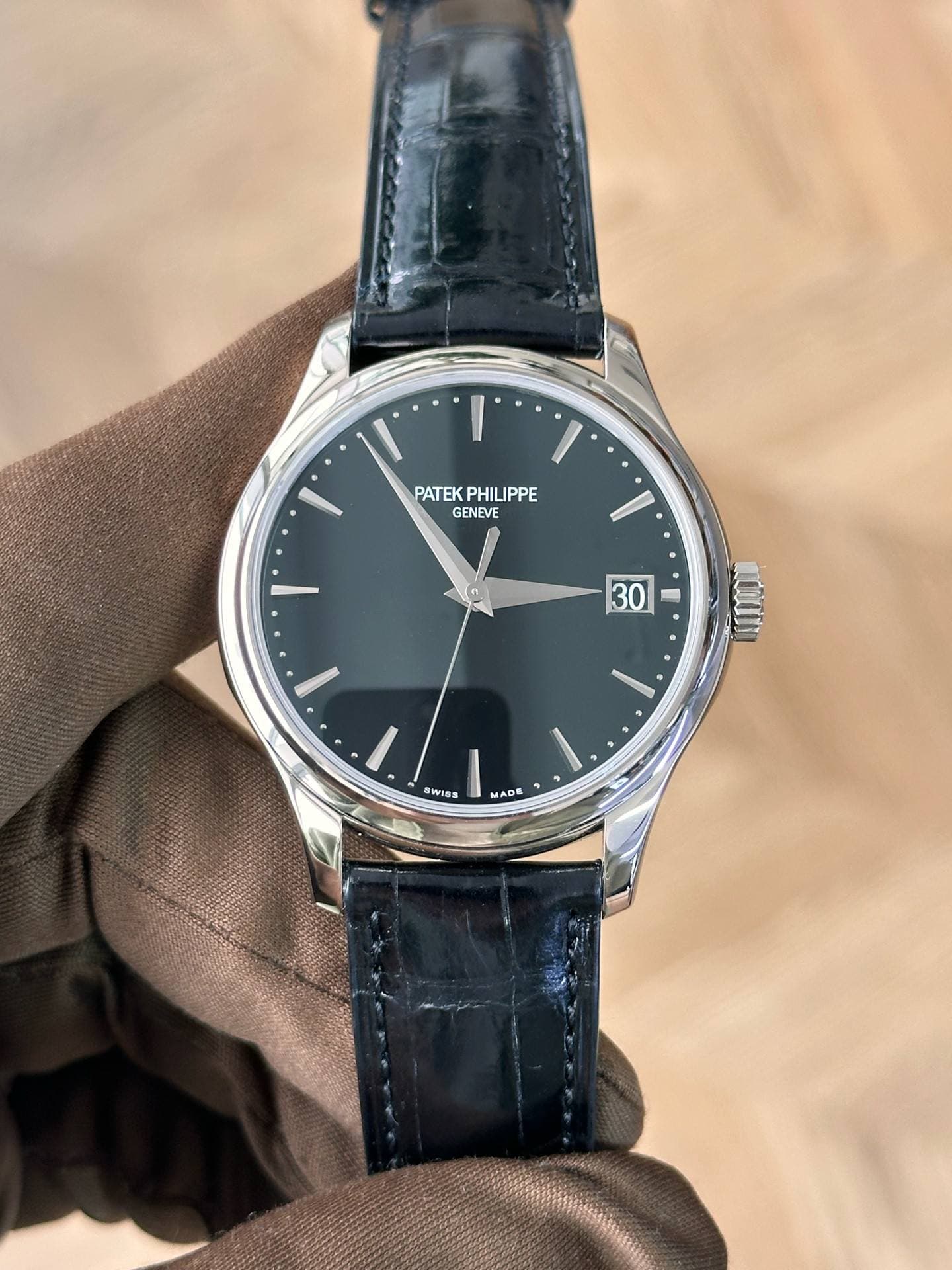 May be an image of wrist watch and text that says 'PATEKPHILIPPE PATEK PHILIPPE GENEVE ۰ 30 I CULTI aU SwIs. ADK'