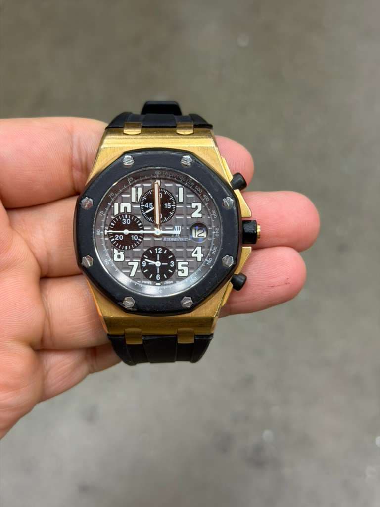 May be an image of digital watch and text that says 'NE y ツ 5 E : 45 15- - חו ロ غست'